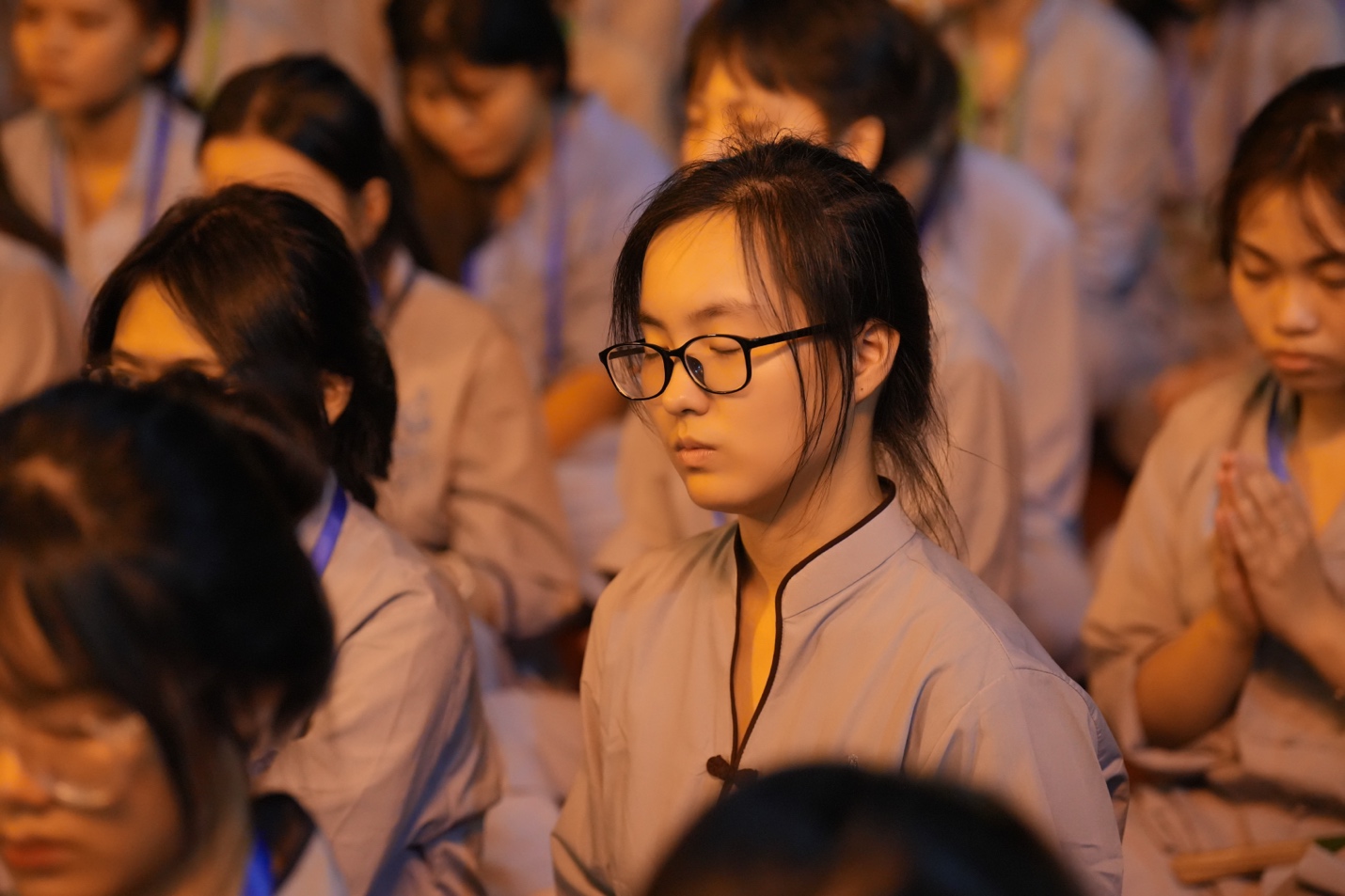 A group of people in a room AI-generated content may be incorrect.