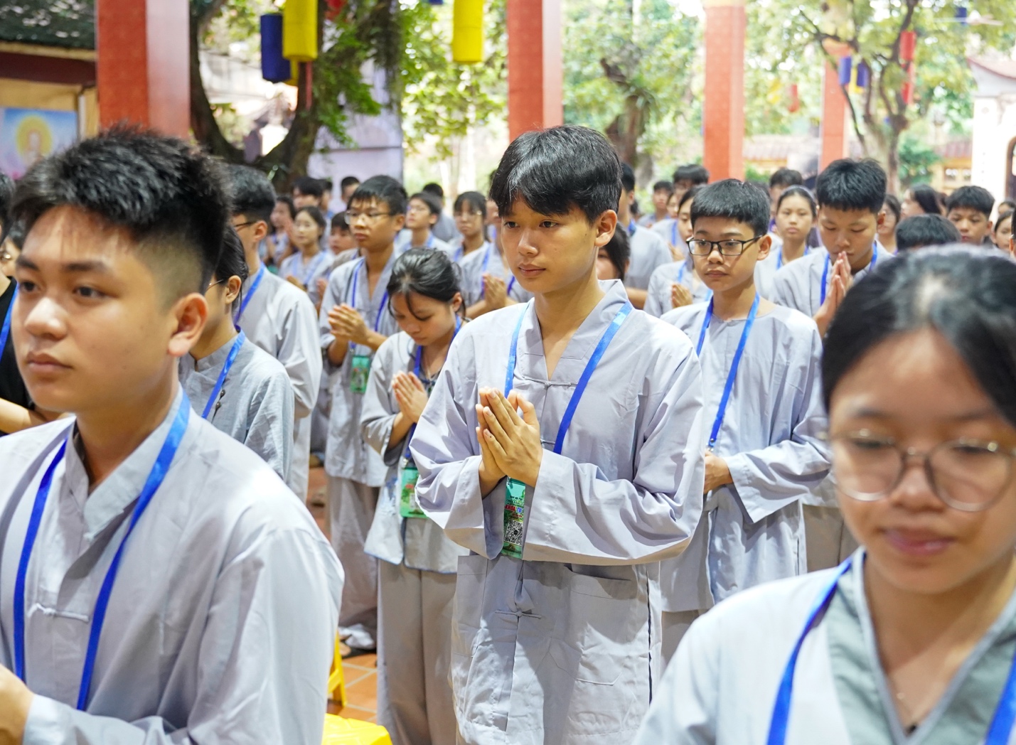 A group of people in white robes AI-generated content may be incorrect.