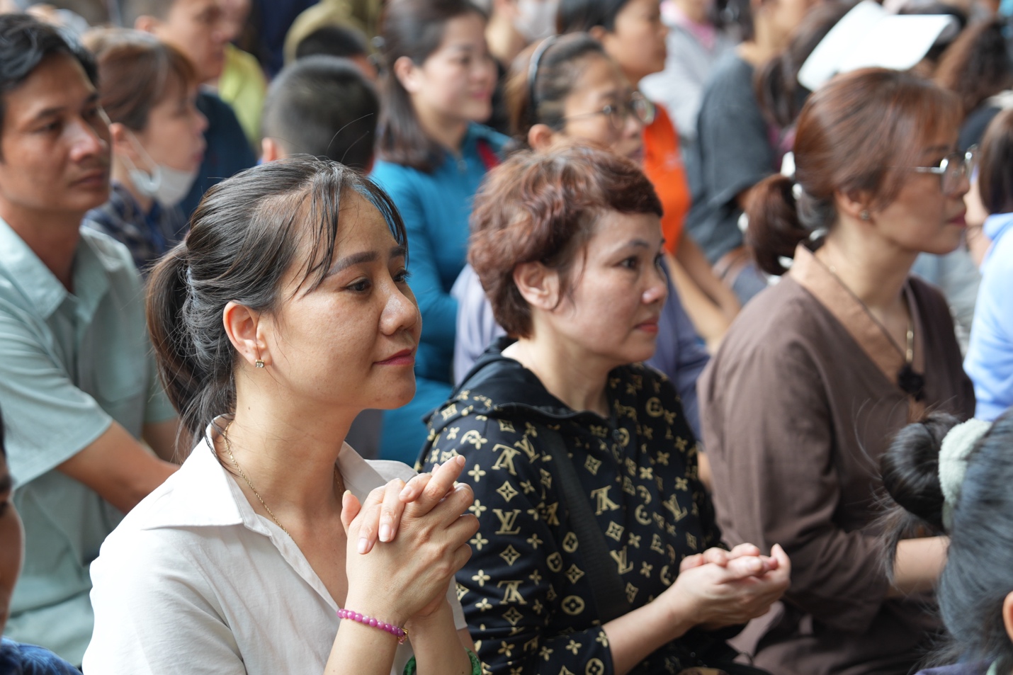 A group of people praying AI-generated content may be incorrect.