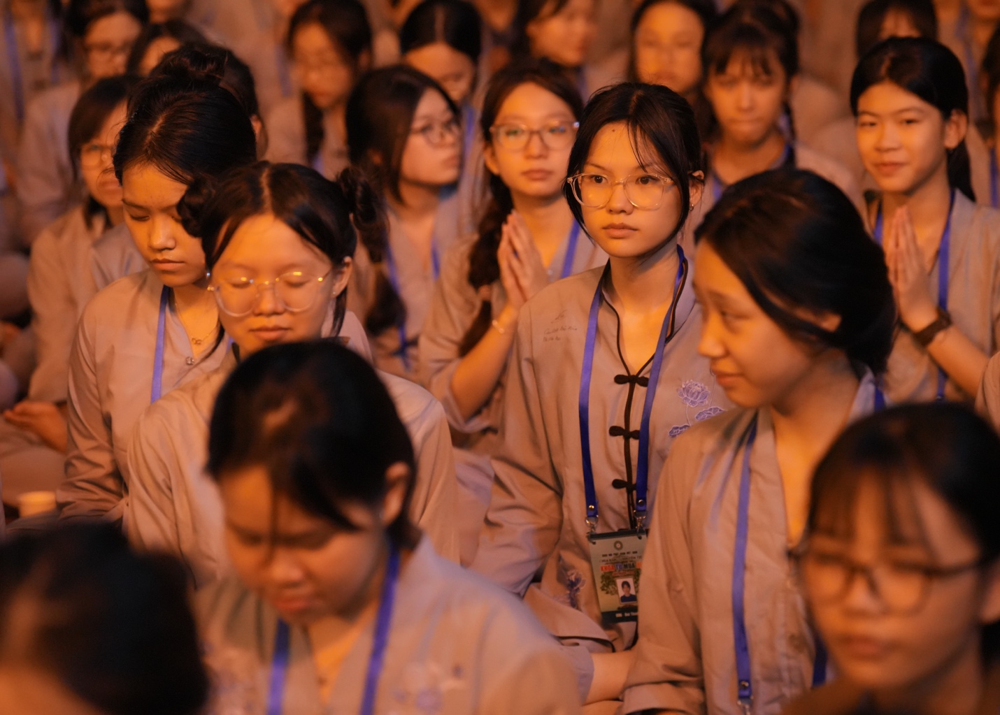 A group of people sitting in a room AI-generated content may be incorrect.