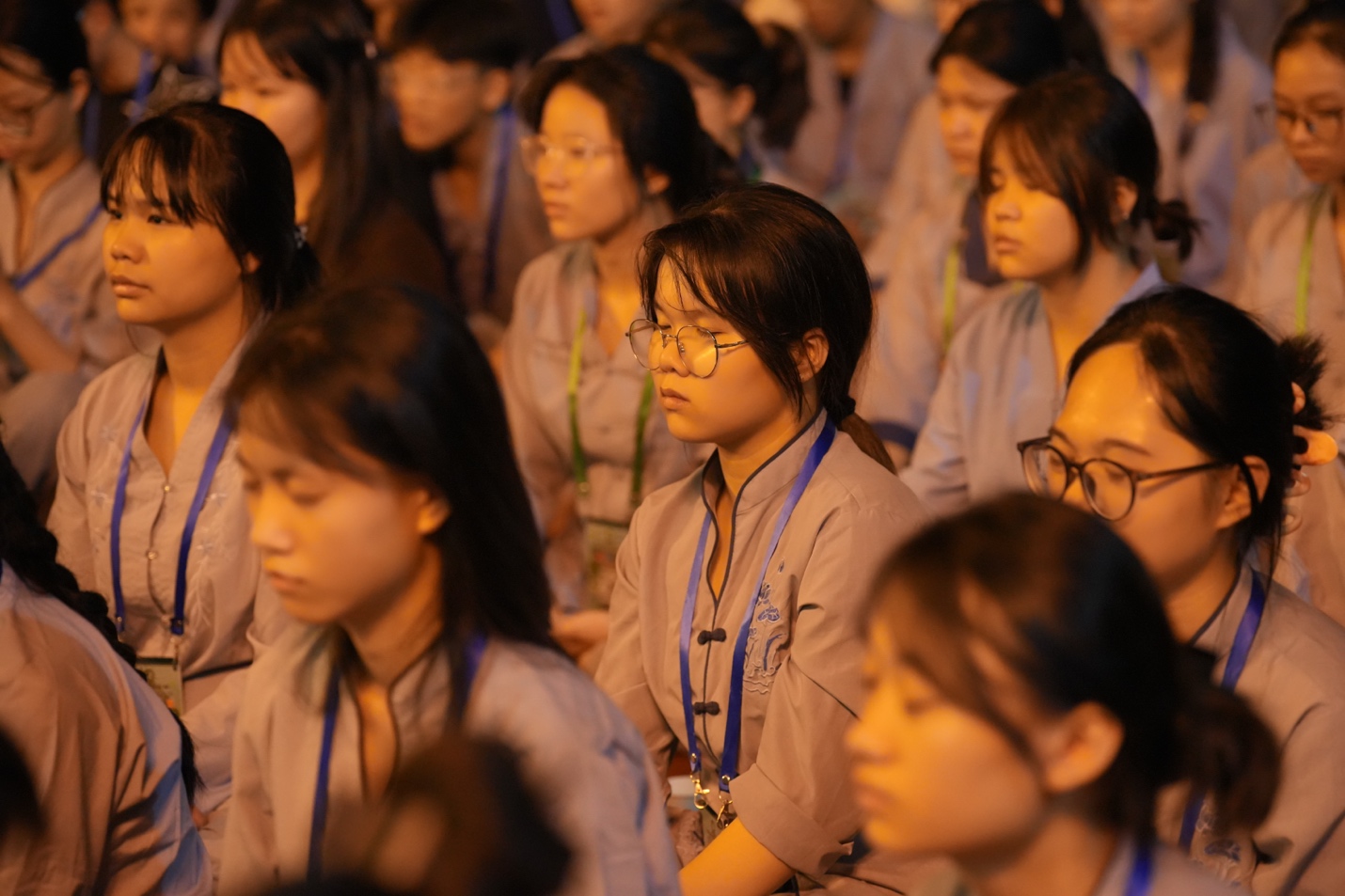 A group of people sitting in a room AI-generated content may be incorrect.