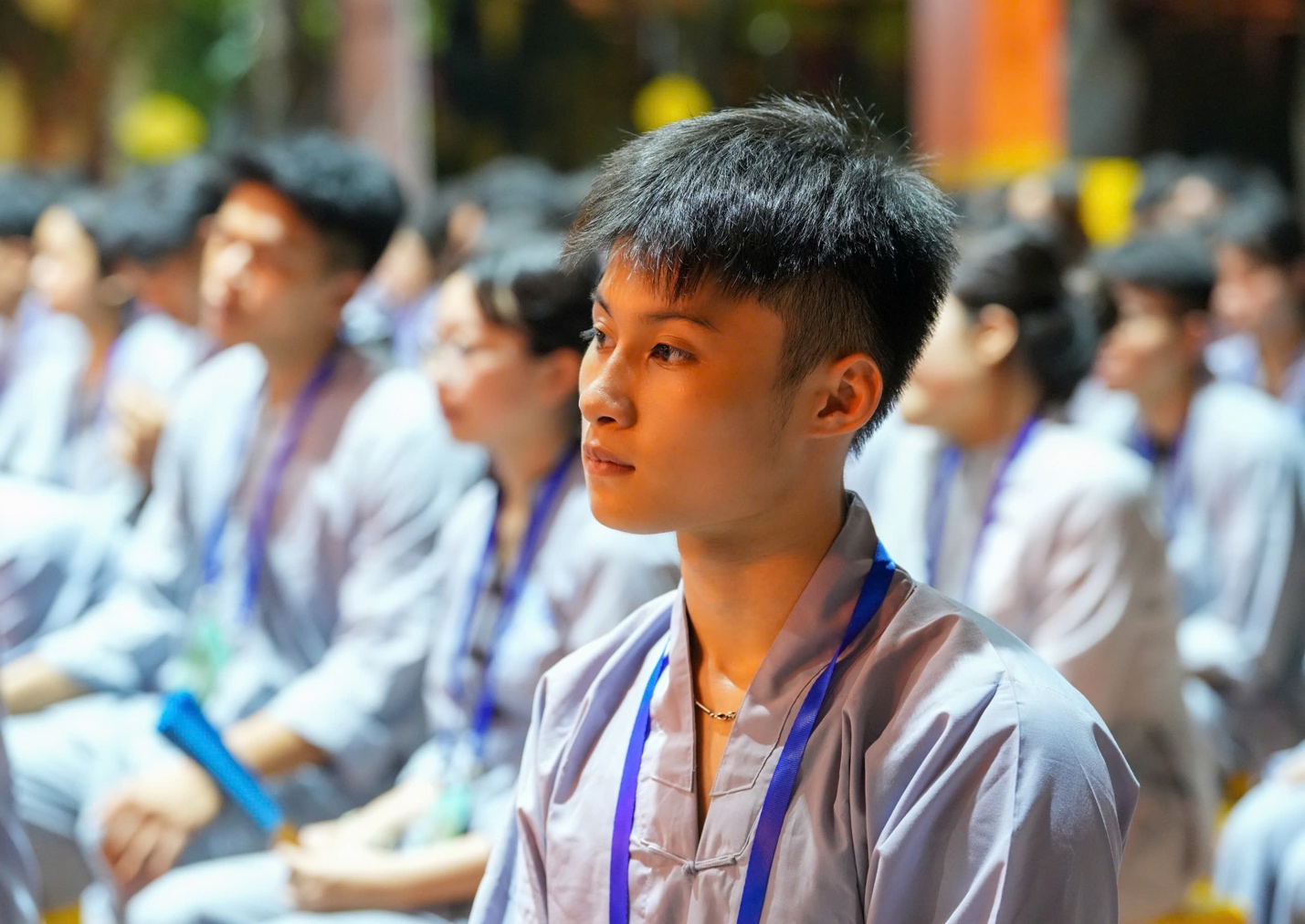 A group of people sitting in a row AI-generated content may be incorrect.