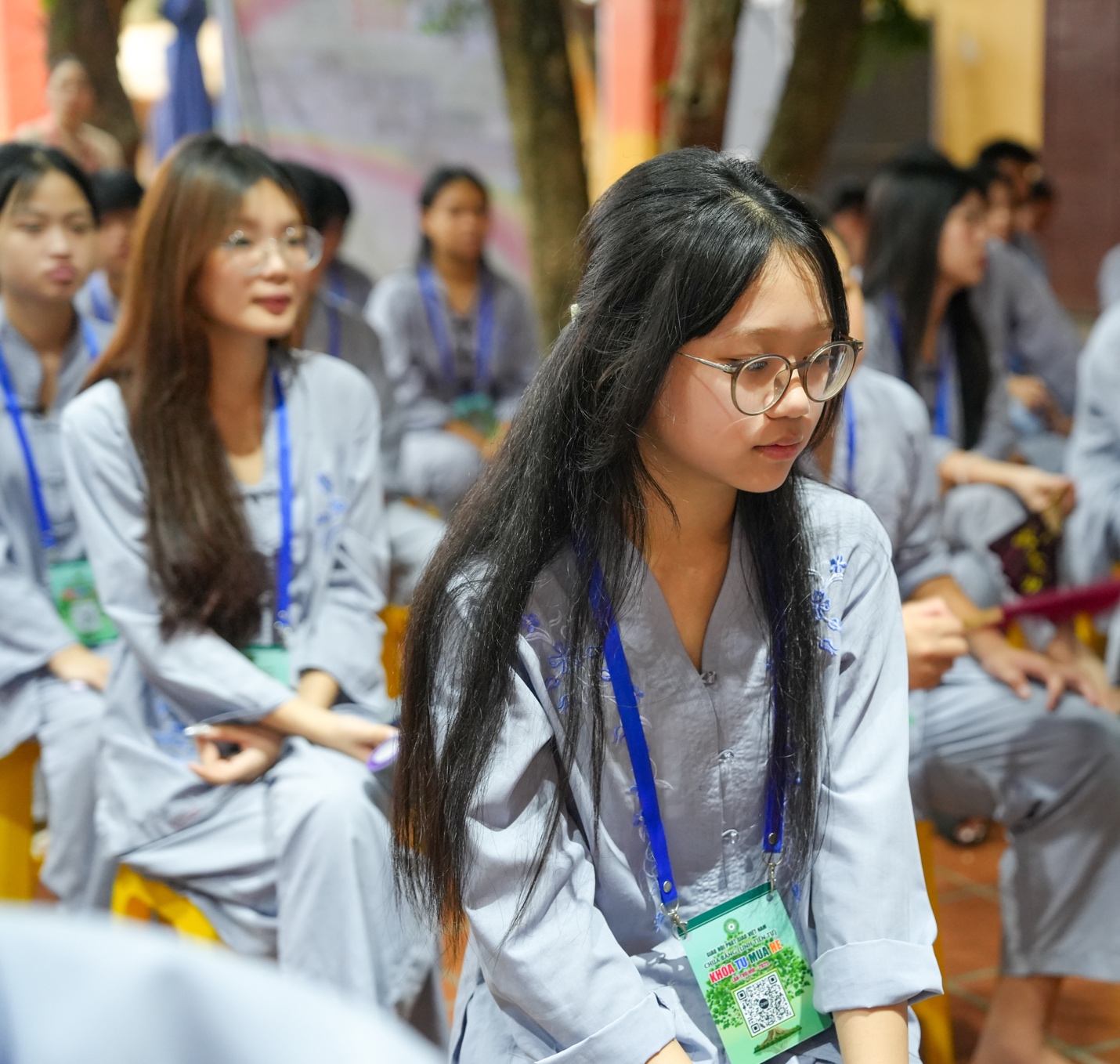 A group of people sitting in a row AI-generated content may be incorrect.