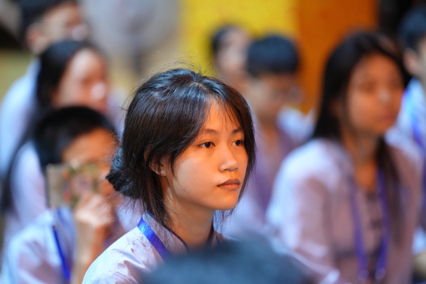 A person looking to the side AI-generated content may be incorrect.