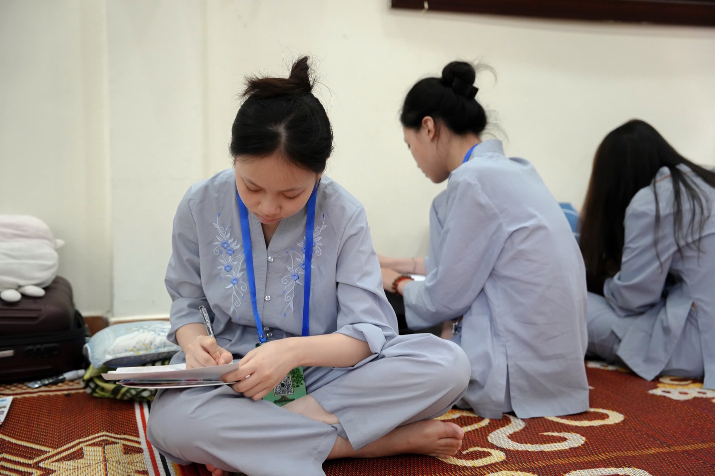 A person sitting on the floor looking at a book

AI-generated content may be incorrect.