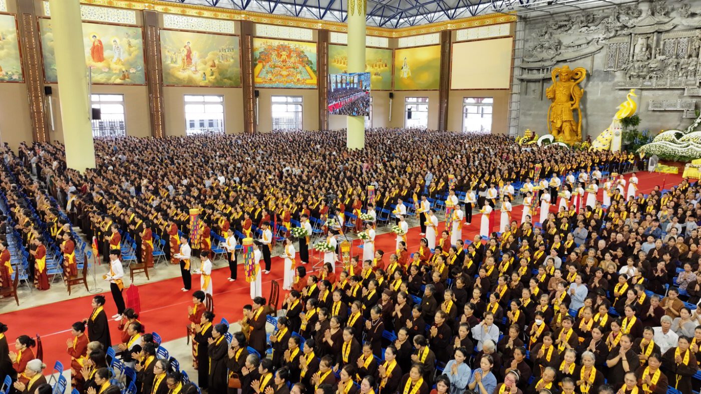 Xúc động lễ Bông hồng cài áo Vu Lan 2025 tại chùa Khai Nguyên