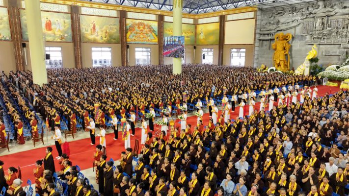 Xúc động lễ Bông hồng cài áo Vu Lan 2025 tại chùa Khai Nguyên