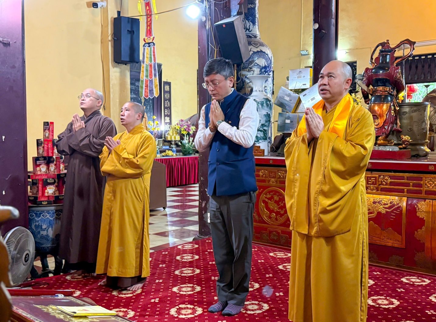 A group of people in robes
AI-generated content may be incorrect.