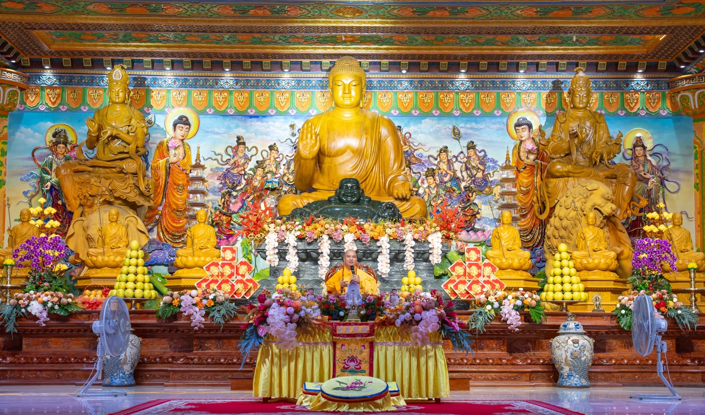 Có thể là hình ảnh về đền thờ và văn bản