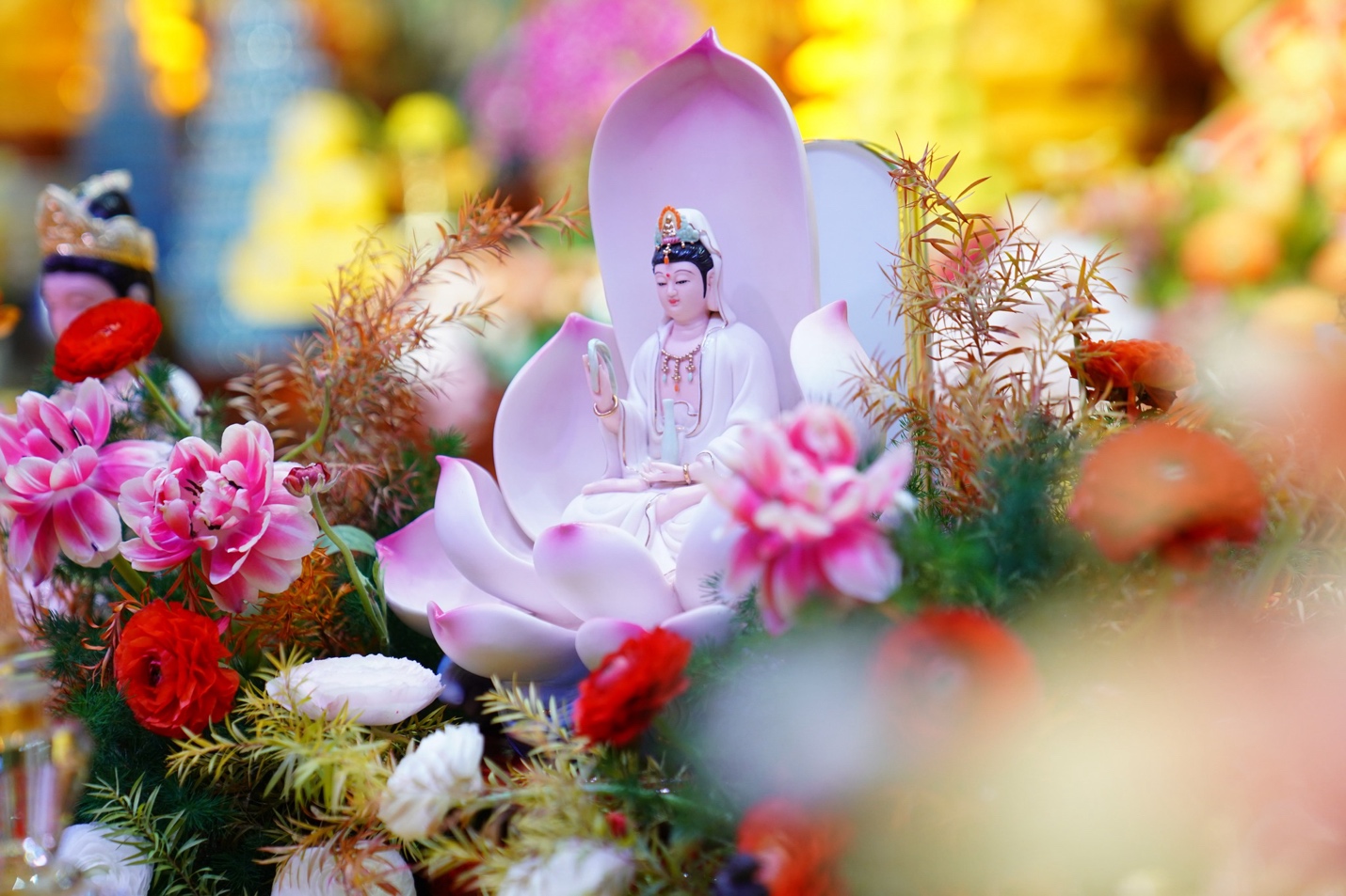 Có thể là hình ảnh về đền thờ