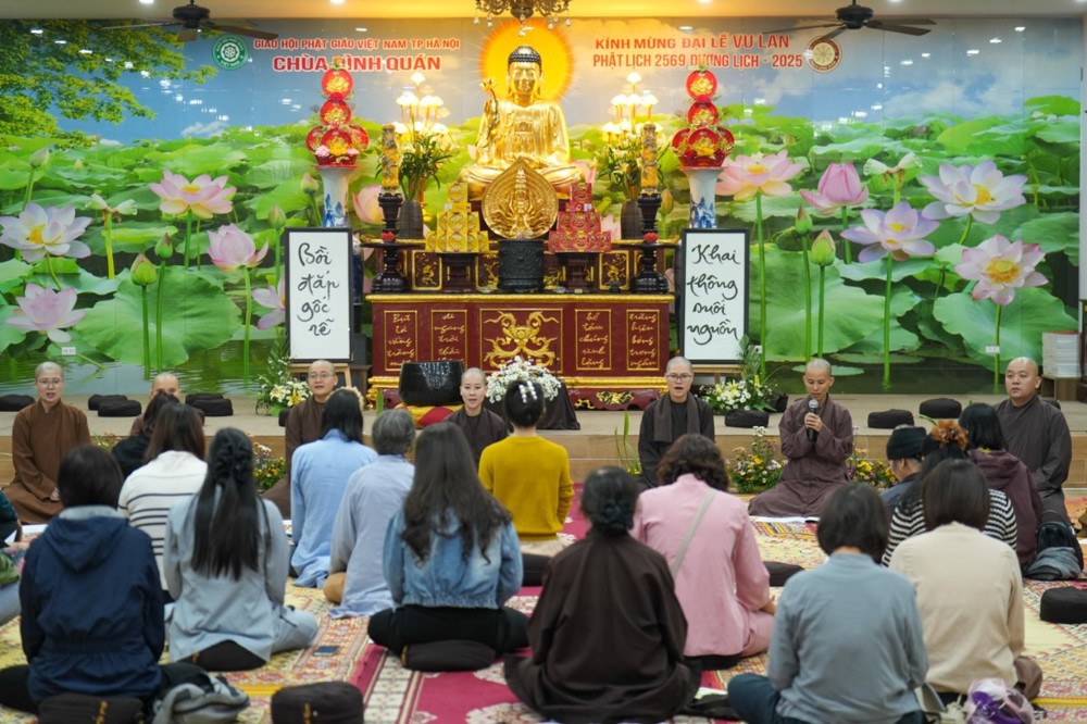 Khóa tu “Khơi thông suối nguồn 2025” tại chùa Đình Quán, Hà Nội.