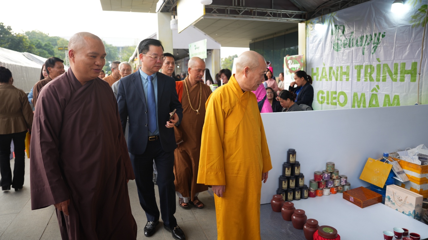 Nhiều hoạt động đặc sắc trong chương trình tổng kết 5 năm triển khai cuộc vận động “Văn minh, tiết kiệm tại các cơ sở tự viện Phật giáo Thủ đô Hà Nội”插图30