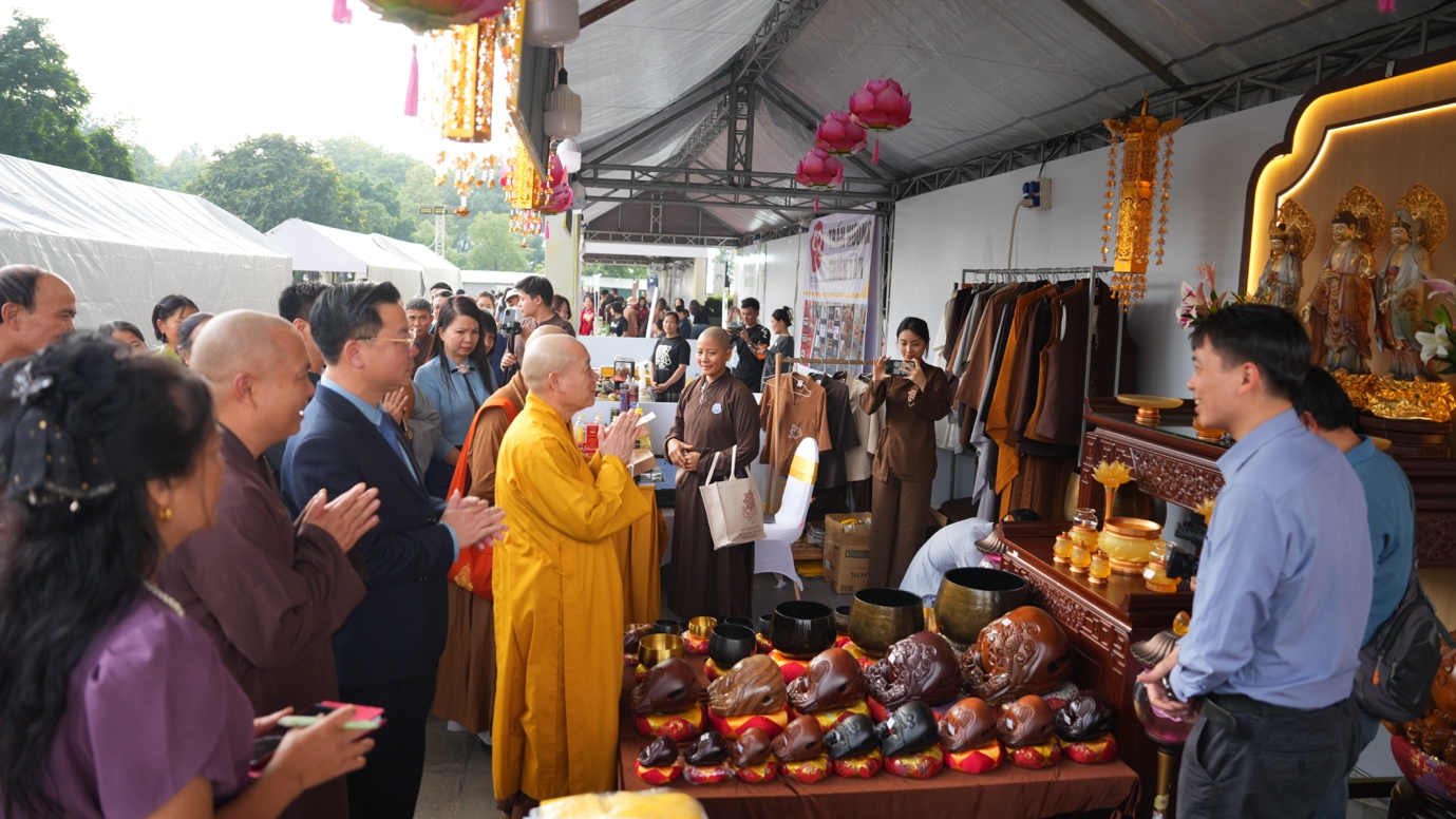 Nhiều hoạt động đặc sắc trong chương trình tổng kết 5 năm triển khai cuộc vận động “Văn minh, tiết kiệm tại các cơ sở tự viện Phật giáo Thủ đô Hà Nội”插图31