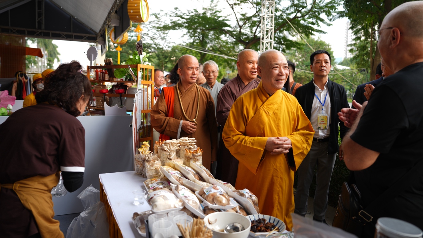 Nhiều hoạt động đặc sắc trong chương trình tổng kết 5 năm triển khai cuộc vận động “Văn minh, tiết kiệm tại các cơ sở tự viện Phật giáo Thủ đô Hà Nội”插图32