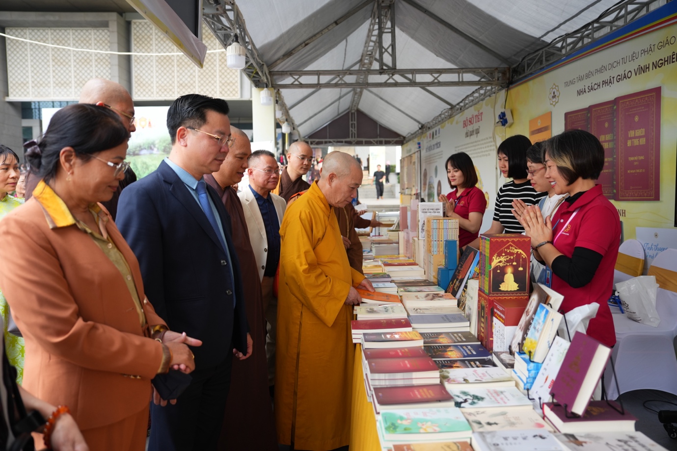 Nhiều hoạt động đặc sắc trong chương trình tổng kết 5 năm triển khai cuộc vận động “Văn minh, tiết kiệm tại các cơ sở tự viện Phật giáo Thủ đô Hà Nội”插图36