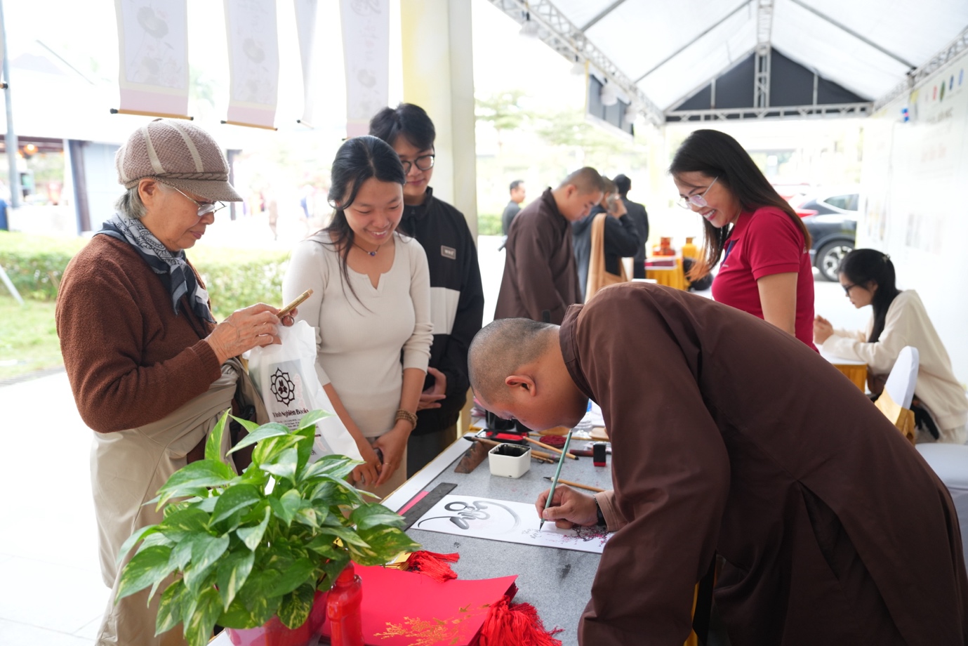 Nhiều hoạt động đặc sắc trong chương trình tổng kết 5 năm triển khai cuộc vận động “Văn minh, tiết kiệm tại các cơ sở tự viện Phật giáo Thủ đô Hà Nội”插图41