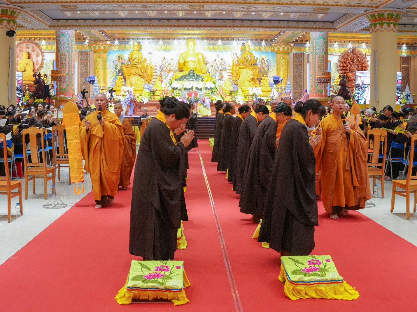 D:\PSTD\2026\24.4 Chua Khai Nguyen\Chiều-20260424T132318Z-3-001\Chiều\SON00148.jpg