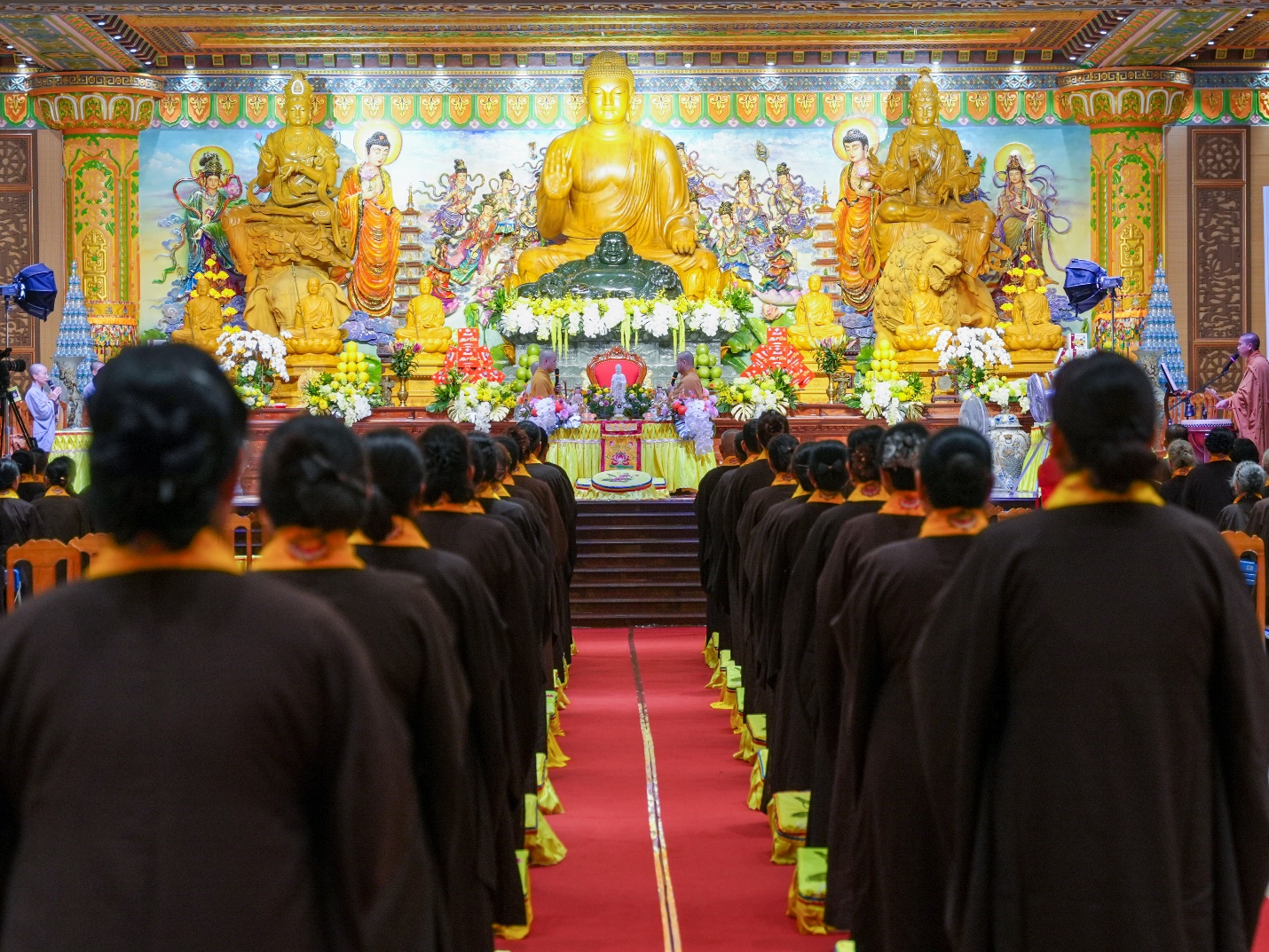 D:\PSTD\2026\24.4 Chua Khai Nguyen\Sáng-20260424T132206Z-3-001\Sáng\SON00122.jpg