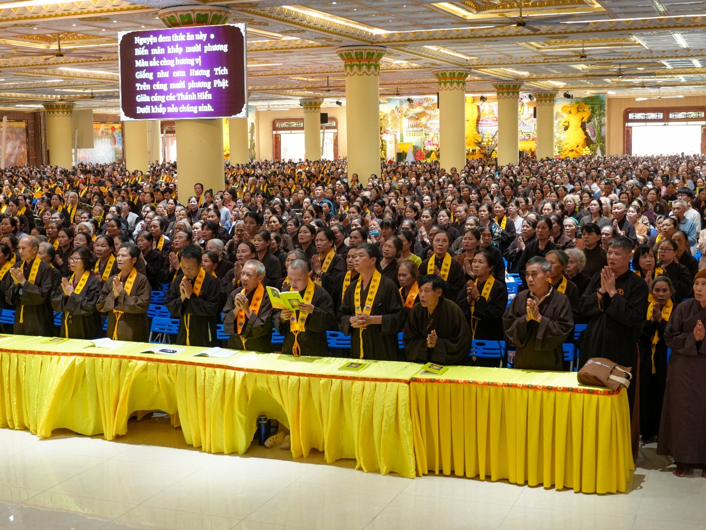 D:\PSTD\2026\24.4 Chua Khai Nguyen\Sáng-20260424T132206Z-3-001\Sáng\SON00120.jpg