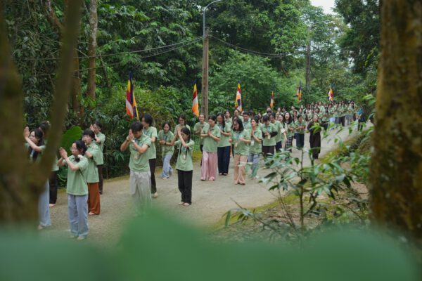 Hoàn mãn khóa tu sinh viên “Đường về núi Tản” kỳ III tại chùa Tản Viên