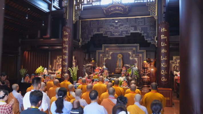 Điện Biên: Ban Trị sự tỉnh dâng hương các anh hùng liệt sĩ trước Đại hội đại biểu Phật giáo tỉnh lần thứ IV