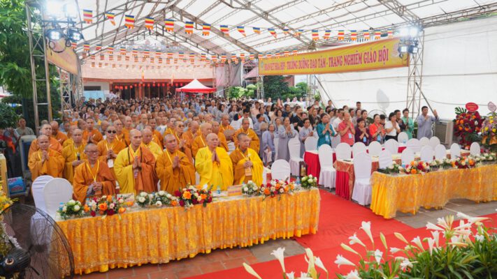 Hà Nội: Ban đại diện Phật giáo liên phường Long Biên trang nghiêm tổ chức Đại lễ Phật đản PL.2570