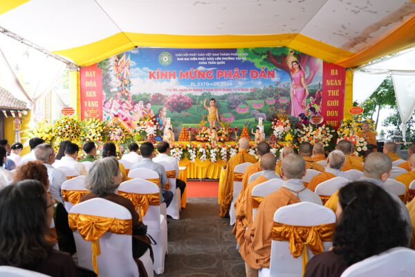 Ban Đại diện Phật giáo liên phường Tây Hồ kính mừng Phật đản PL.2570