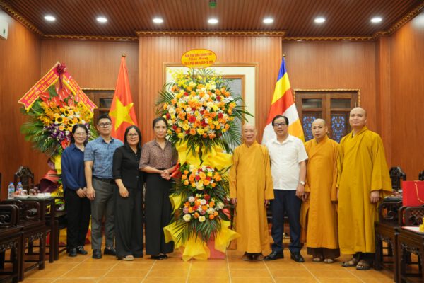 Thứ trưởng Bộ Dân tộc và Tôn giáo chúc mừng Phật đản BTS GHPGVN TP. Hà Nội