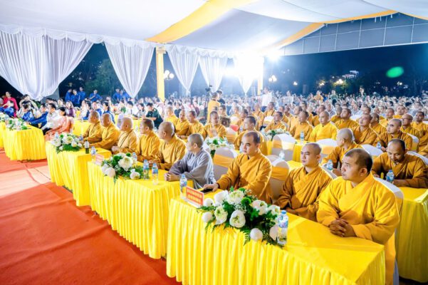 Thanh Hóa: Trang nghiêm lễ cầu siêu, thắp nến tri ân Anh hùng liệt sĩ tại Nghĩa trang Hàm Rồng