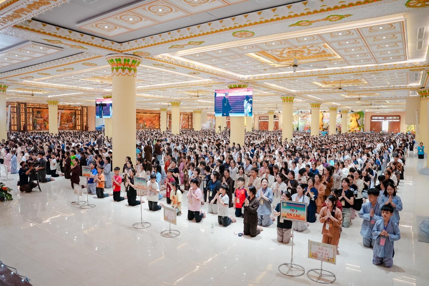 E:\Phat su Thu Do\15.8 Khoa tu sinh vien Bong hong cai ao\Anh chon\02. Noi Qui\DSC01123.jpg