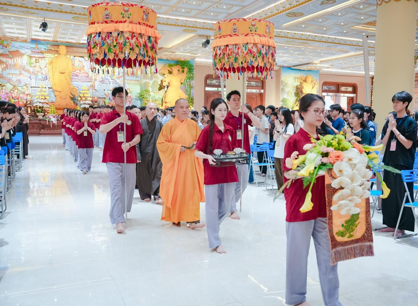 E:\Phat su Thu Do\15.8 Khoa tu sinh vien Bong hong cai ao\Anh chon\03. Giang phap\DSC01252.jpg