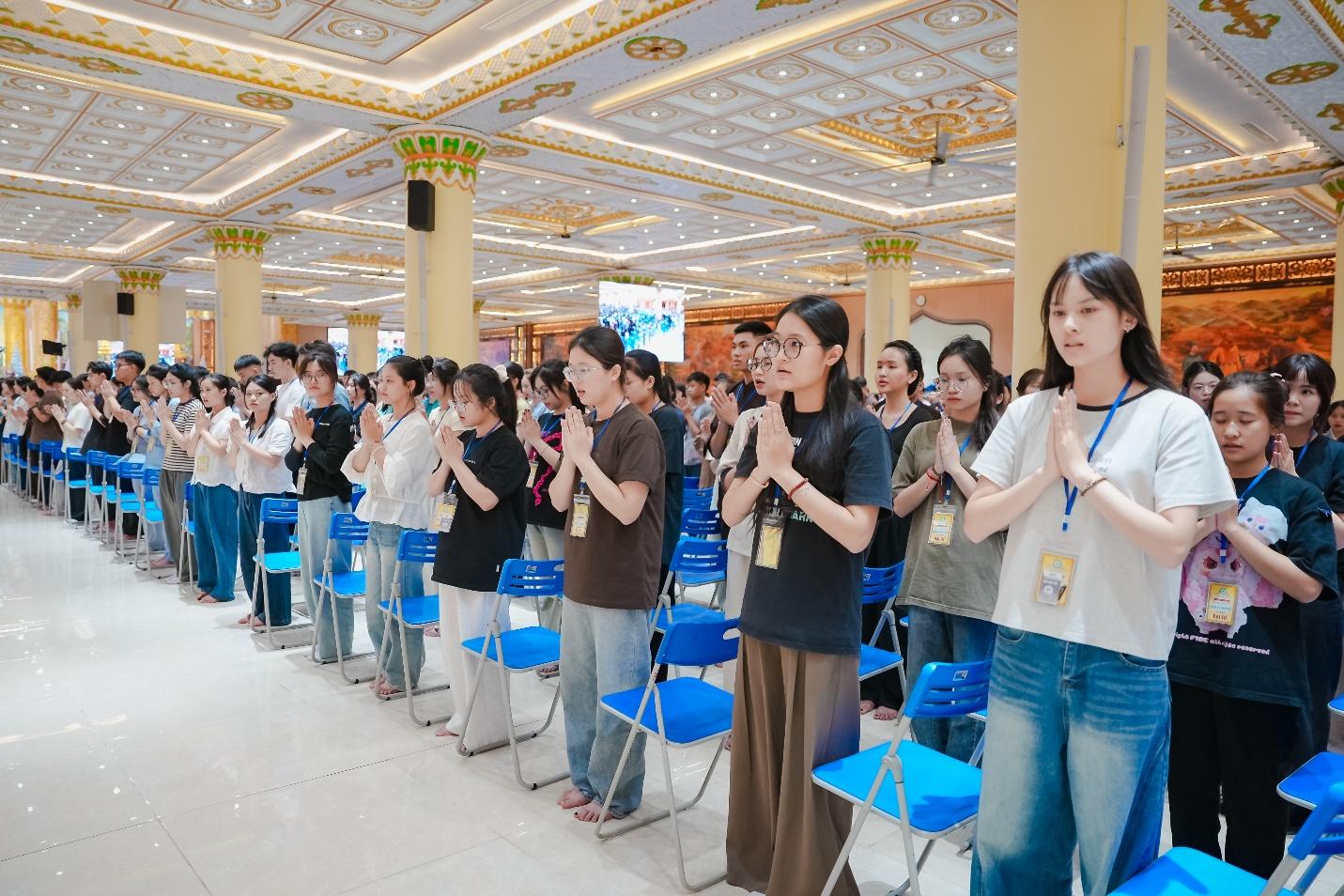 E:\Phat su Thu Do\15.8 Khoa tu sinh vien Bong hong cai ao\Anh chon\03. Giang phap\DSC01250.jpg
