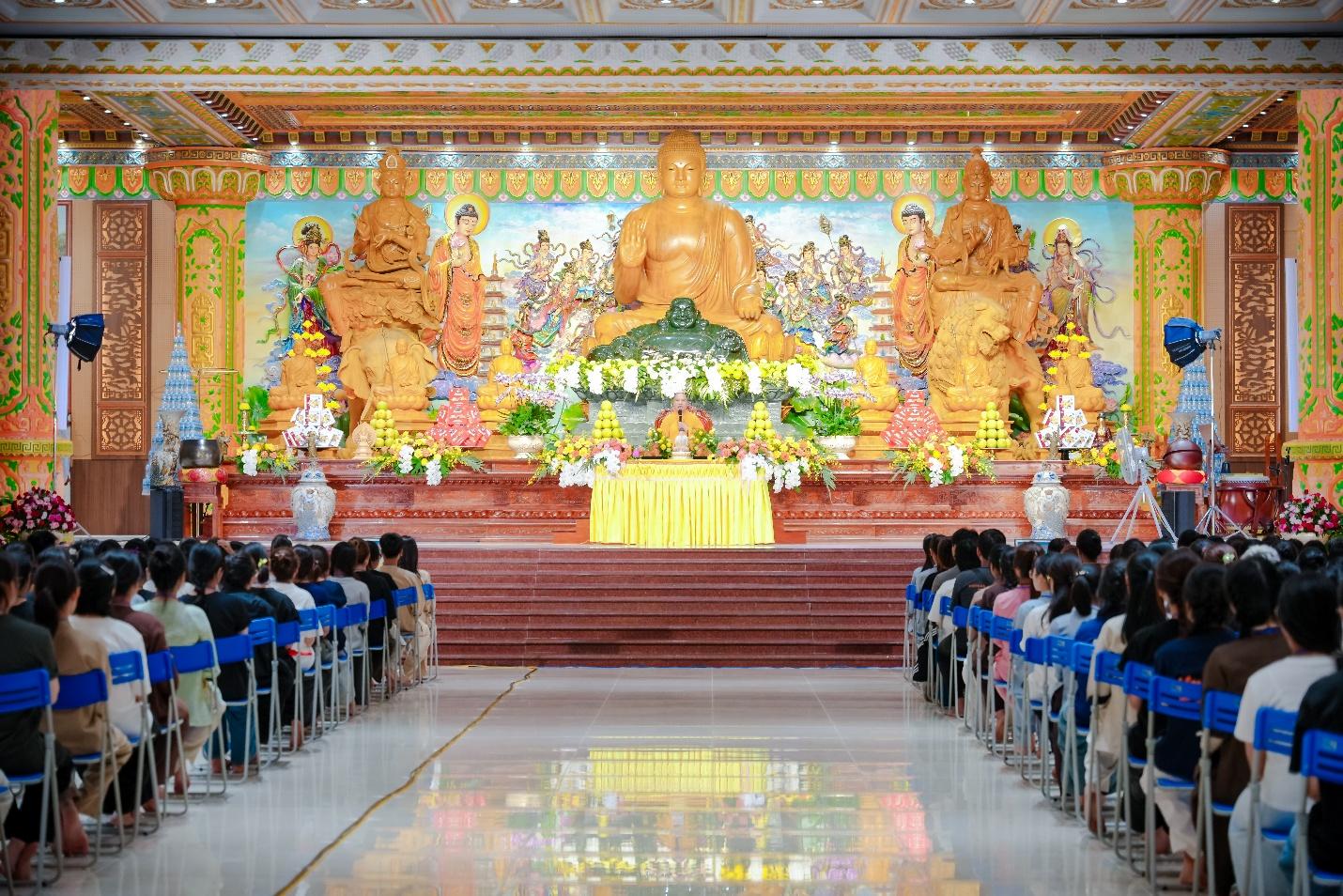 E:\Phat su Thu Do\15.8 Khoa tu sinh vien Bong hong cai ao\Anh chon\03. Giang phap\SON00406.jpg