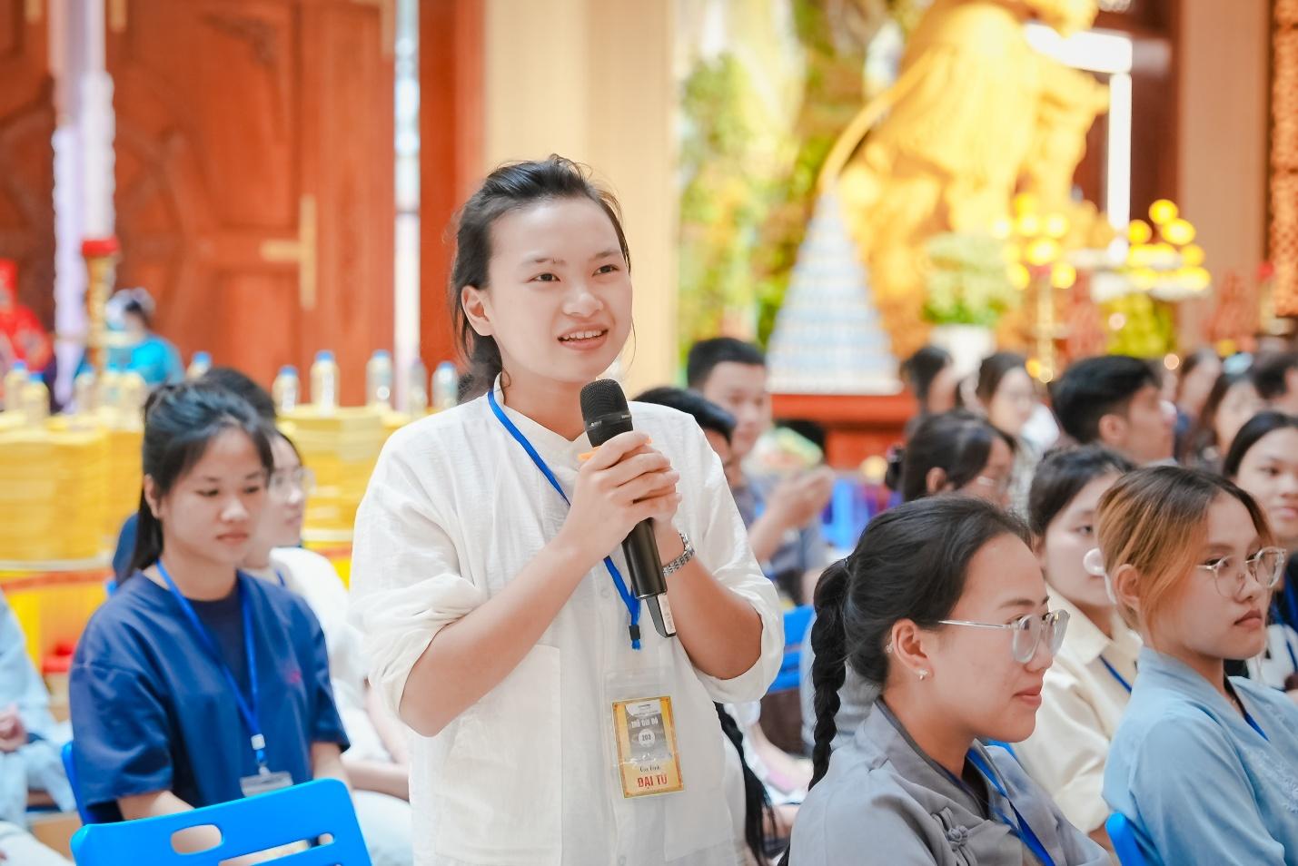 E:\Phat su Thu Do\15.8 Khoa tu sinh vien Bong hong cai ao\Anh chon\03. Giang phap\DSC01353.jpg