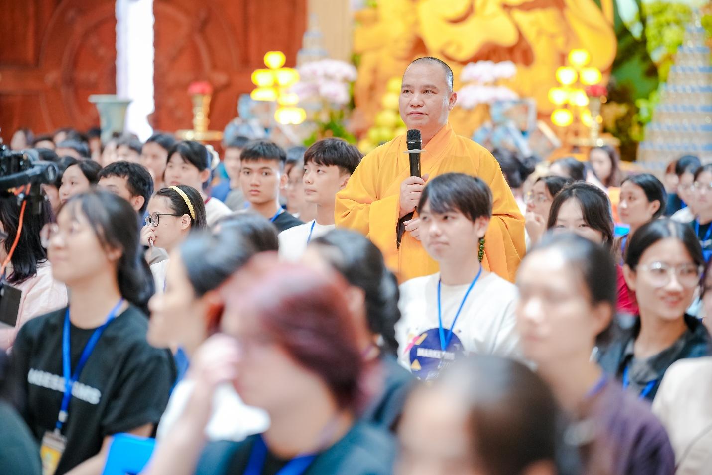 E:\Phat su Thu Do\15.8 Khoa tu sinh vien Bong hong cai ao\Anh chon\03. Giang phap\LOC00400.jpg