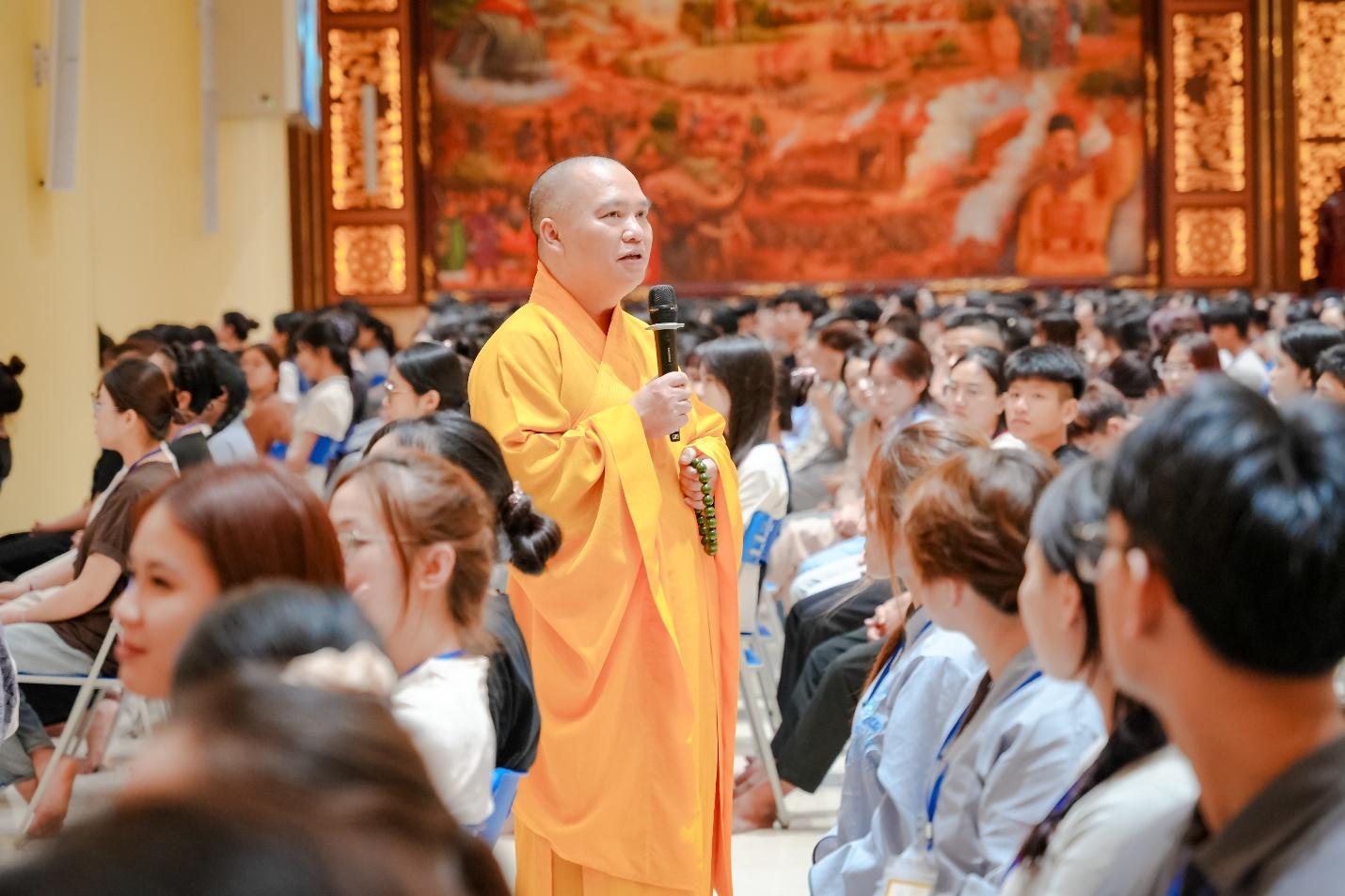 E:\Phat su Thu Do\15.8 Khoa tu sinh vien Bong hong cai ao\Anh chon\03. Giang phap\SON00454.jpg