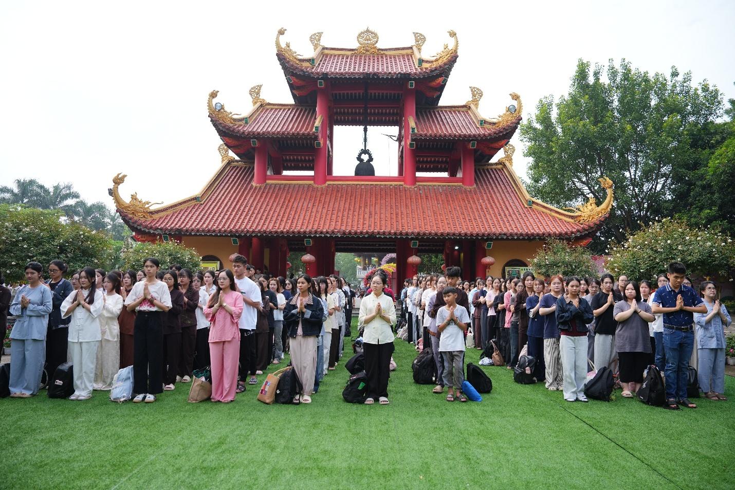 E:\Phat su Thu Do\15.8 Khoa tu sinh vien Bong hong cai ao\Anh chon\LOC00038.JPG