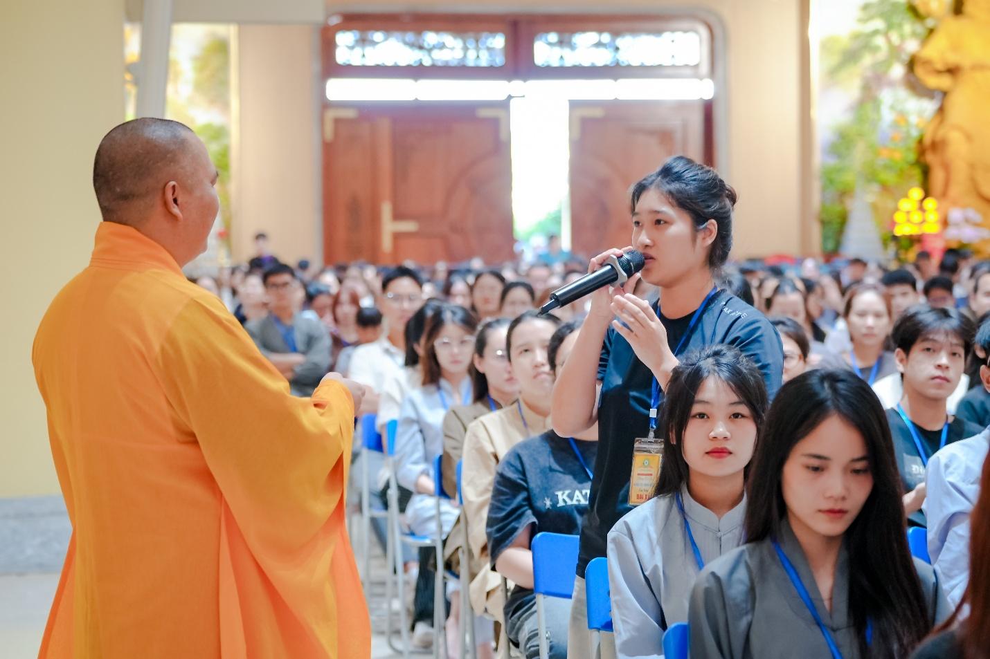 E:\Phat su Thu Do\15.8 Khoa tu sinh vien Bong hong cai ao\Anh chon\03. Giang phap\SON00811.jpg