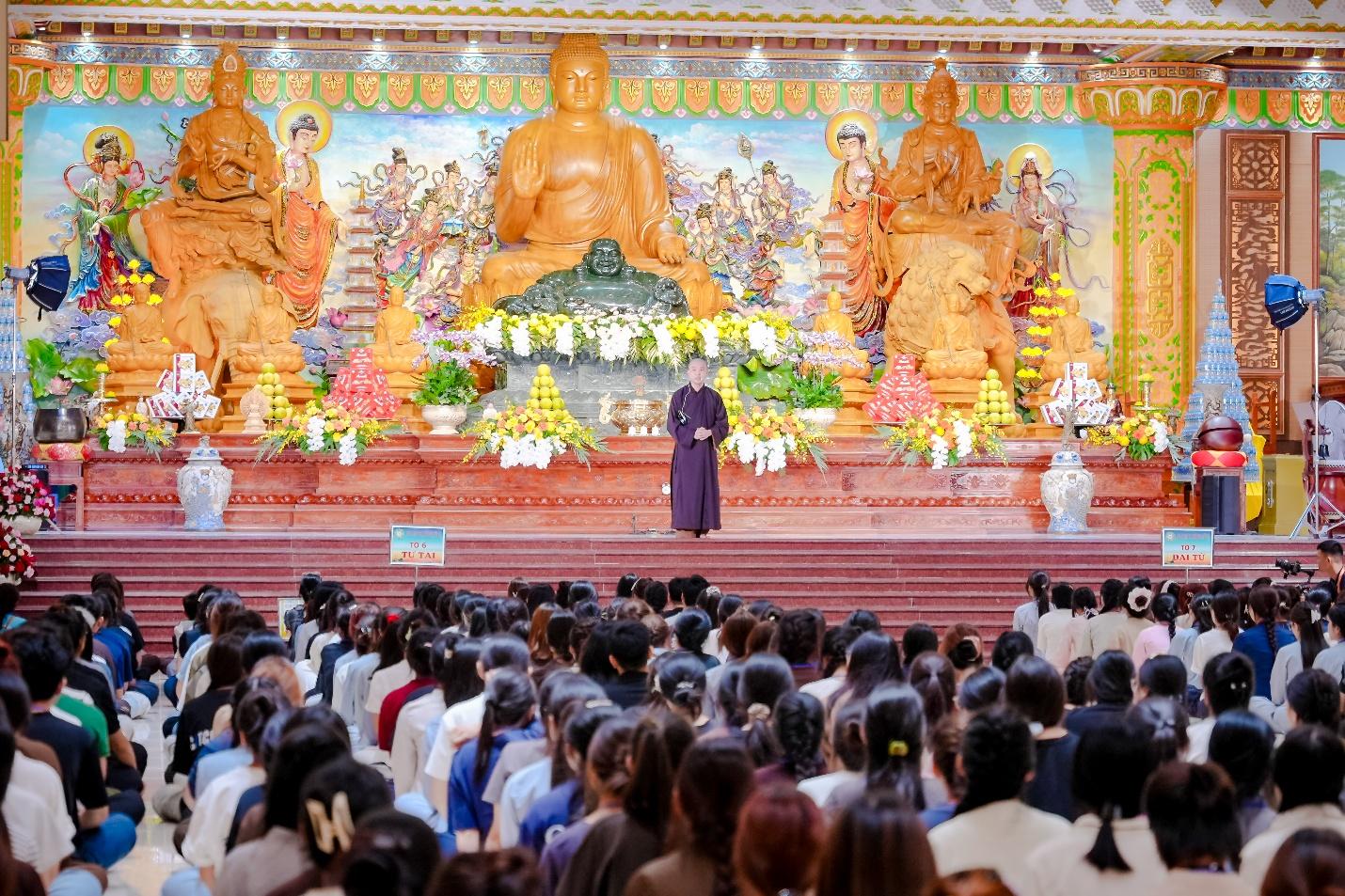 E:\Phat su Thu Do\15.8 Khoa tu sinh vien Bong hong cai ao\Anh chon\Anh lay them cuoi bai\SON00252.jpg
