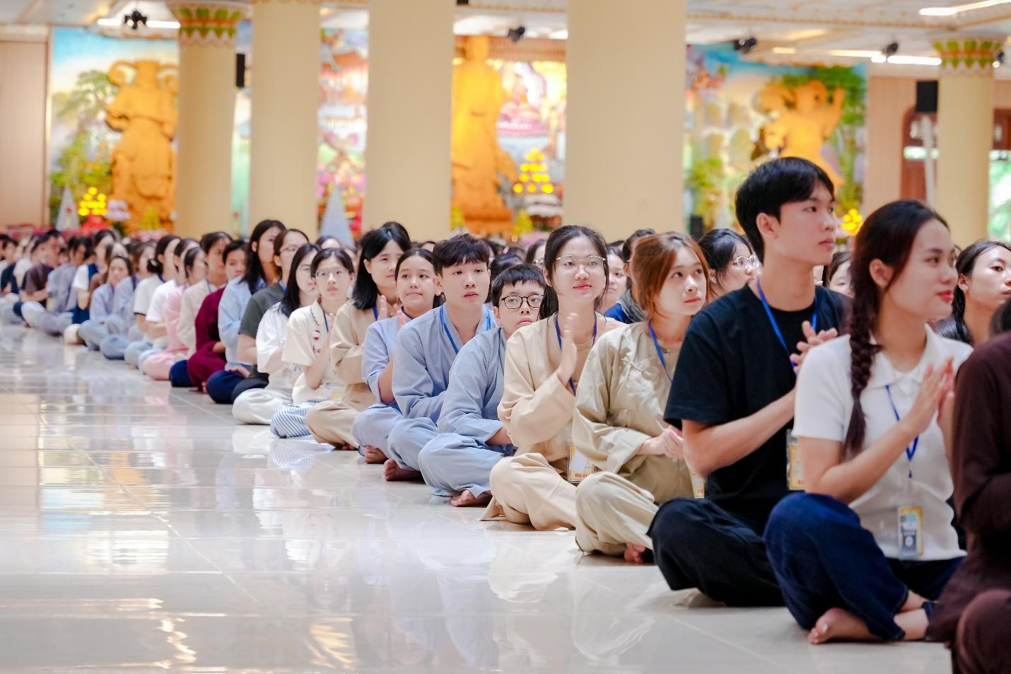 E:\Phat su Thu Do\15.8 Khoa tu sinh vien Bong hong cai ao\Anh chon\Anh lay them cuoi bai\SON00225.jpg