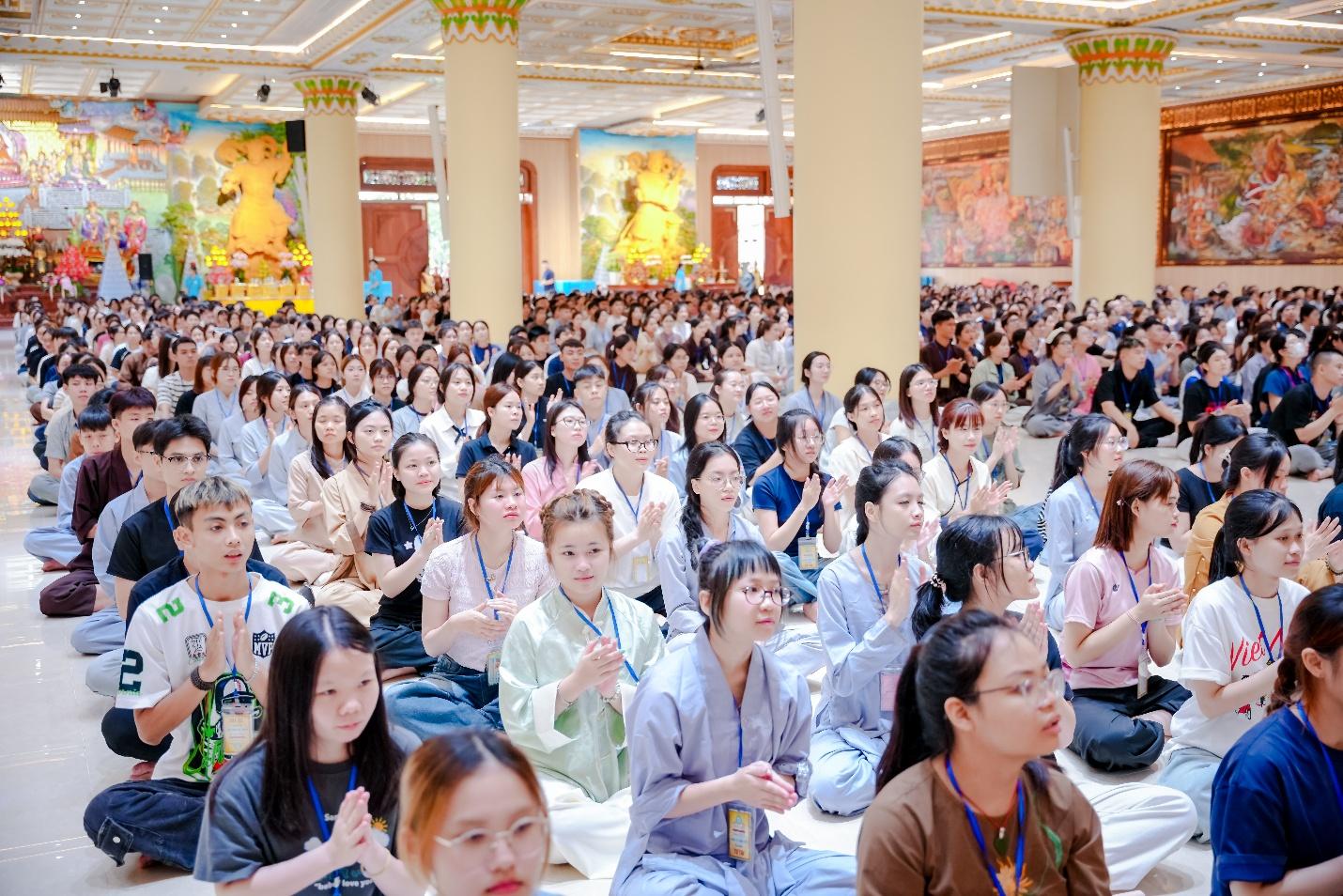 E:\Phat su Thu Do\15.8 Khoa tu sinh vien Bong hong cai ao\Anh chon\Anh lay them cuoi bai\SON00203.jpg