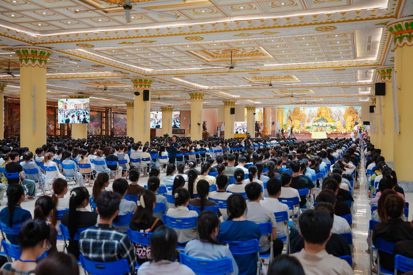 E:\Phat su Thu Do\15.8 Khoa tu sinh vien Bong hong cai ao\Anh chon\Anh lay them cuoi bai\DSC01281.jpg