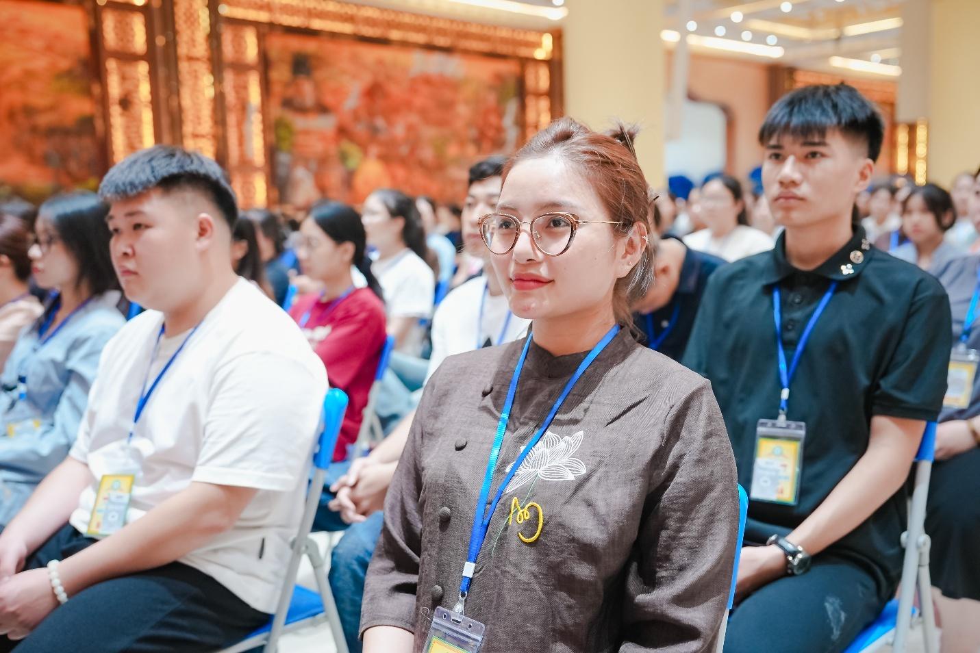 E:\Phat su Thu Do\15.8 Khoa tu sinh vien Bong hong cai ao\Anh chon\Anh lay them cuoi bai\DSC01337.jpg