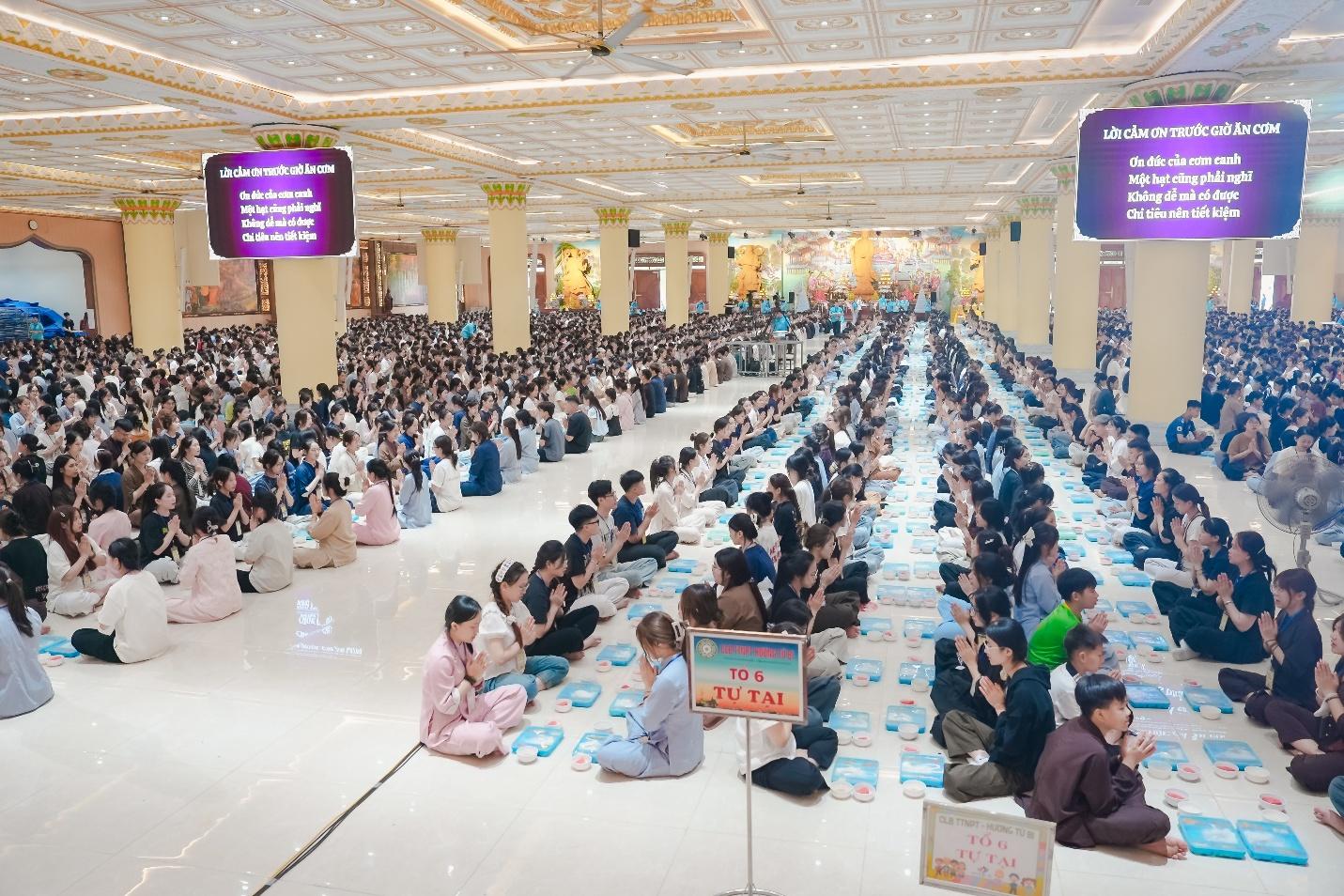 E:\Phat su Thu Do\15.8 Khoa tu sinh vien Bong hong cai ao\Anh chon\Anh lay them cuoi bai\DSC01226.jpg