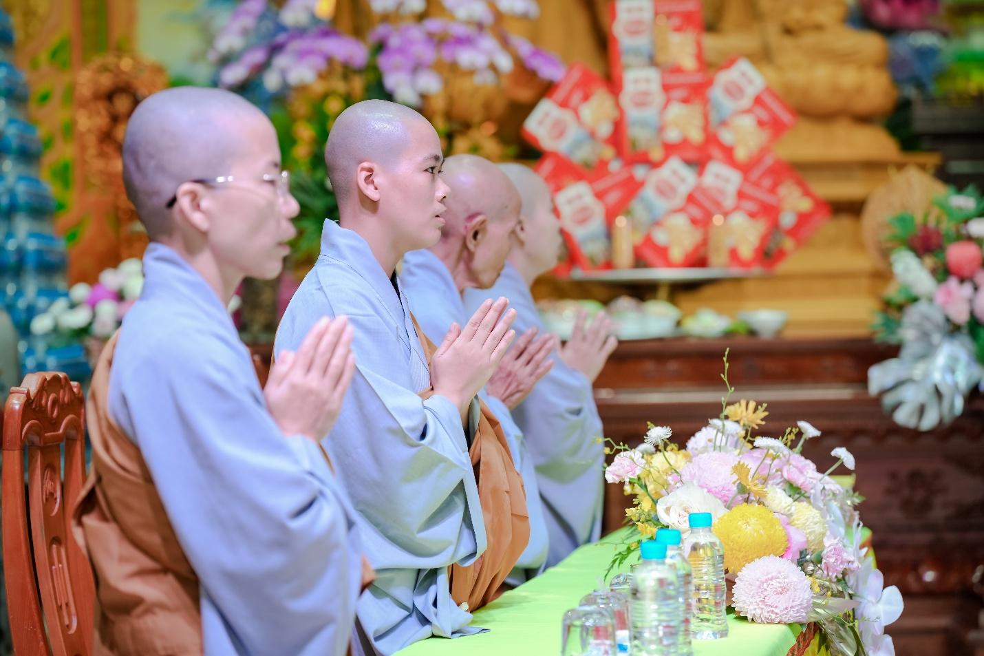 E:\Phat su Thu Do\23.10 Chua Khai Nguyen Phap hoi Quan Am Tam Thoi He Niem\SÁNG 2310\SON00022.jpg